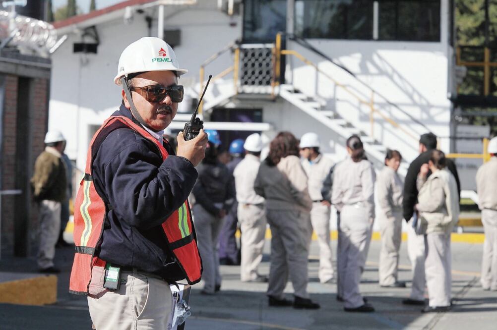 Para el personal sindicalizado, que actualmente asciende a casi 119 mil empleados, el tabulador está considerado en el Contrato Colectivo de Trabajo (ARCHIVO EL UNIVERSAL)