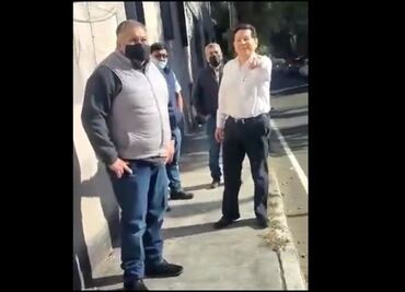 Cesan a oficial mayor de la CNDH que agrede y llama "maricón" a víctima de tortura en un video