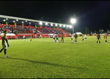 Realizan juego de la LBM con público