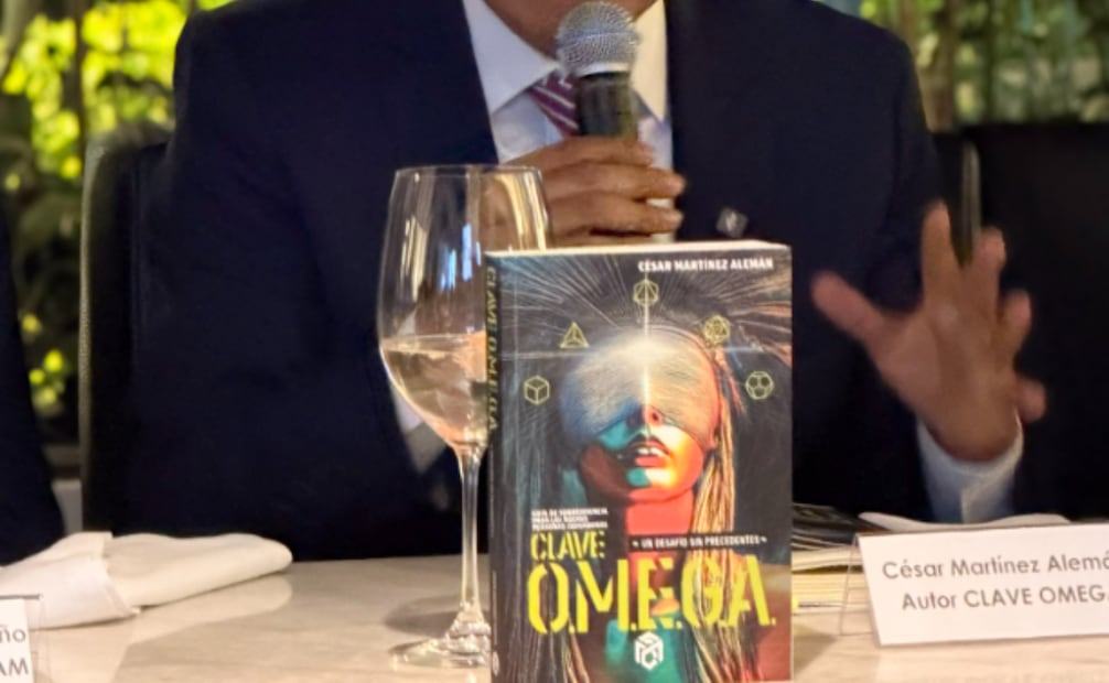 César Martínez Alemán presentó su libro Clave OMEGA (04/06/2026). Foto: Especial