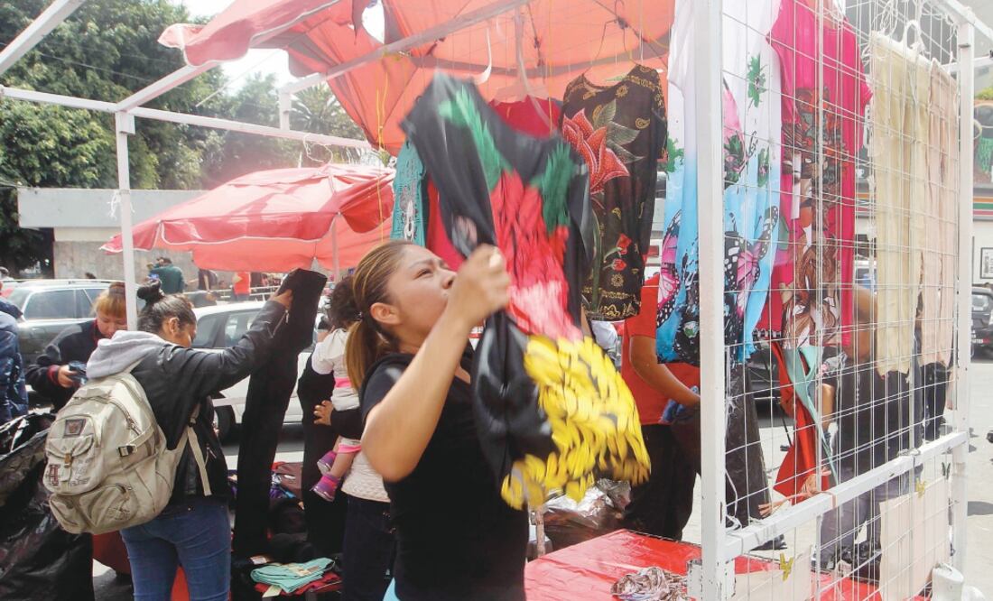 Durante el sondeo realizado por este diario, se constató que comerciantes son los más afectados por el endurecimiento del programa ambiental (ARCHIVO EL UNIVERSAL)