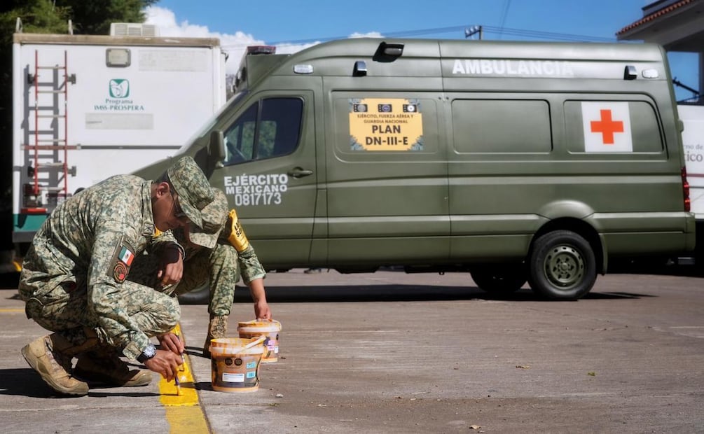 Pintan banquetas en Uruapan, Michoacán como parte del Plan Michoacán por la Paz y la Justicia (14/01/2026). Foto: Especial