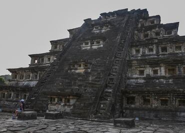 Ubican vestigios y un entierro en San Lorenzo Tajín