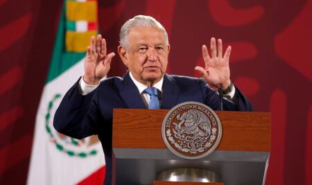 AMLO llama a simpatizantes a no participar en la concentración "#AMLONOESTASOLO" en el Zócalo