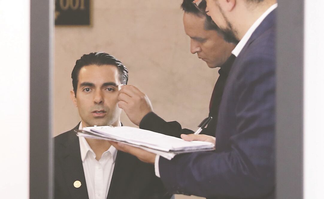 Ernesto D’Alessio, diputado federal del PES, dijo que al parecer hay más vanidad en la política que en el medio artístico. (IVÁN STEPHENS. EL UNIVERSAL)