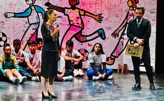 Sheinbaum y U2 asisten a Asamblea General de la Copa Mundial de Niños de la Calle; reconocen derechos de la infancia