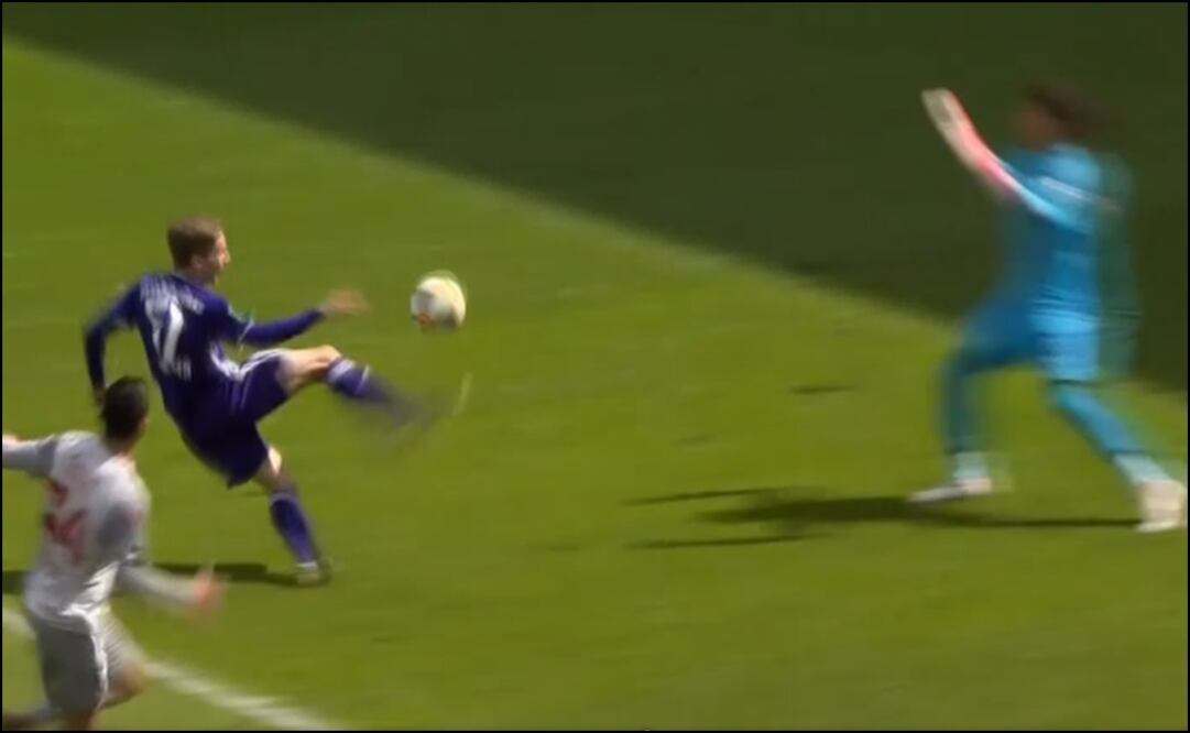 El portero mexicano fue titular con su equipo. Foto: Especial