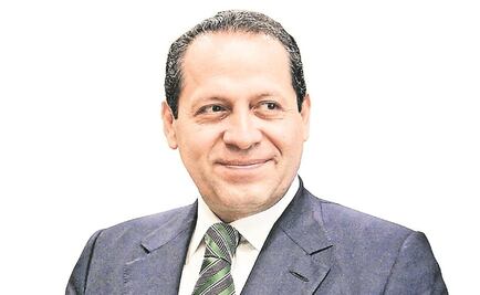 Eruviel Ávila celebra Día de la Familia en restaurante de mariscos en Ecatepec