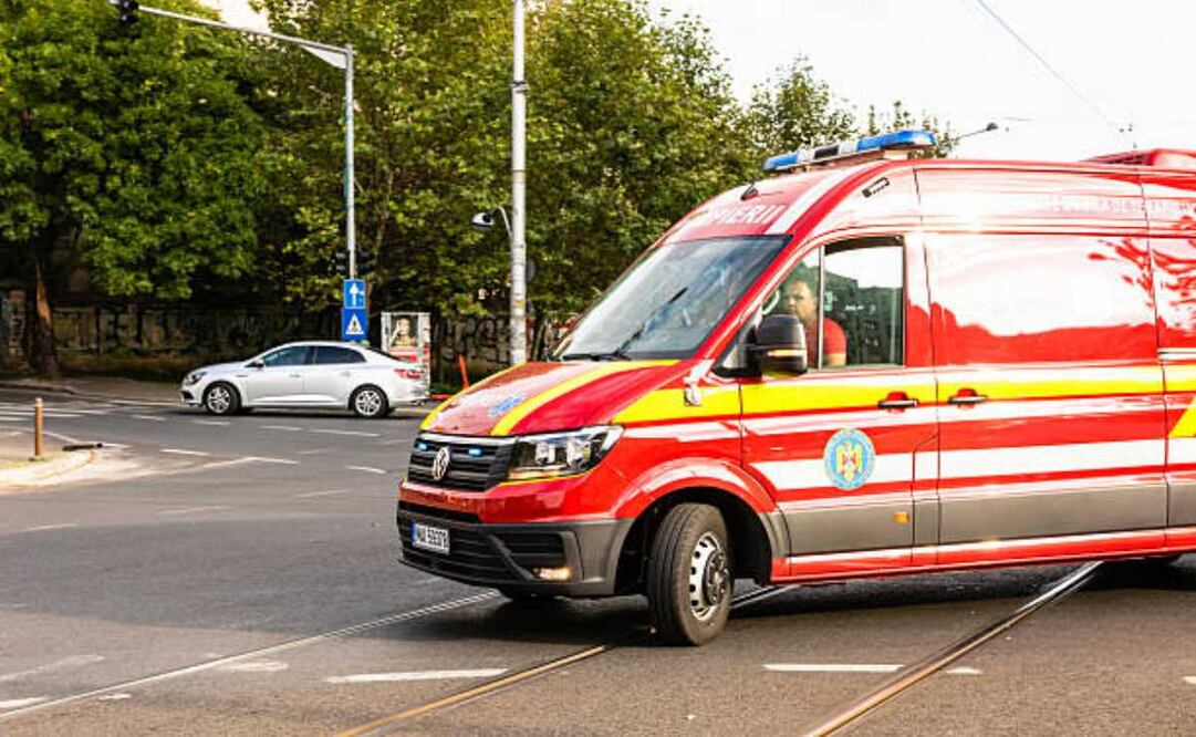 Los bomberos luchan por controlar este foco con 17 vehículos, pero los fuertes vientos y su rápido cambio de dirección dificultan sus tareas. Foto: iStock