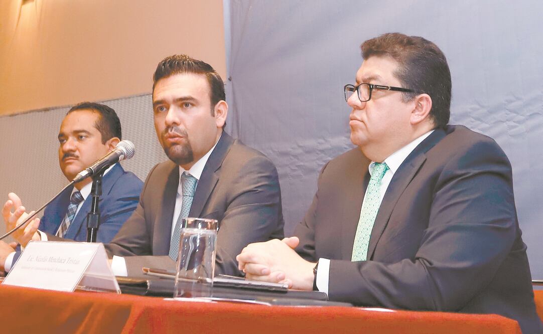 Nicolás Menchaca Tristán (derecha), subdirector del Ministerio de Comunicación Social y Relaciones Públicas de la Luz del Mundo. Foto: BERENICE FRAGOSO. EL UNIVERSAL