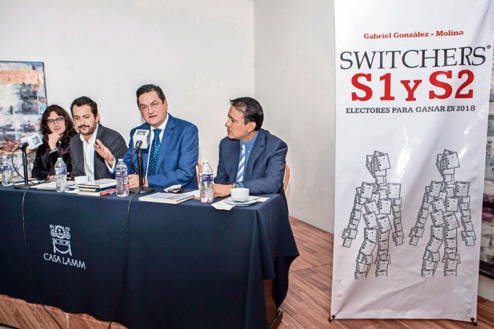 El sociólogo Gabriel González-Molina presenta en su obra al elector switcher, aquel que no ha decidido aún por quién votará para los próximos comicios (CAMILA MATRA. EL UNIVERSAL)