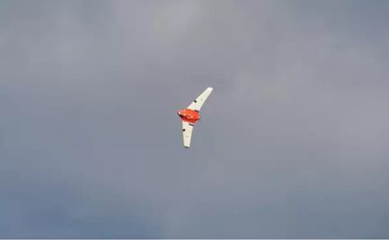 Drones siembran nubes con carga eléctrica para que llueva en el desierto