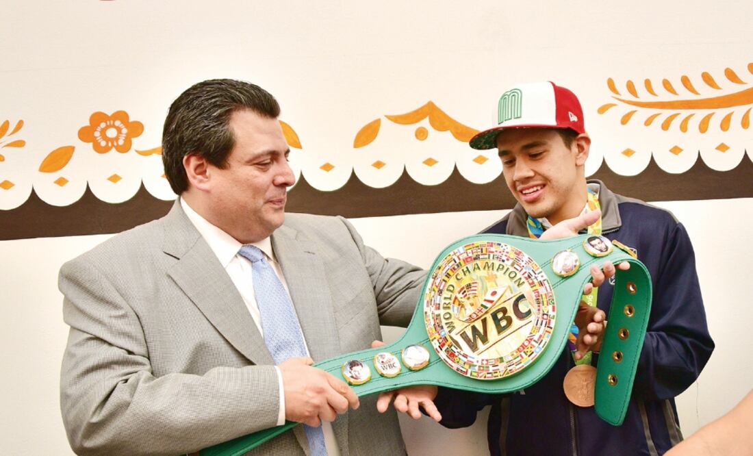 El chihuahuense todavía no decide si dejará el pugilismo amateur para ser profesional, pues considera que, a sus 22 años, tiene tiempo de pensarlo (ALMA MONTIEL. CMB)