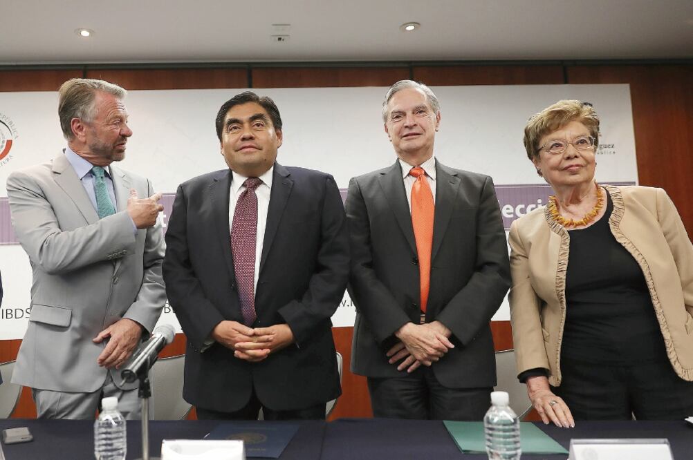 Jorge G. Castañeda, el senador Miguel Barbosa, Luis Ernesto Derbez y Olga Pellicer, durante el foro “México frente a Trump, a 100 días de su elección”. (JUAN CARLOS REYES. EL UNIVERSAL)