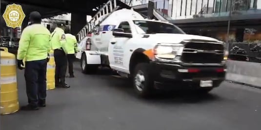 SSC CDMX realiza operativo en Miguel Hidalgo para revisar vehículos que transportan materiales peligrosos; levantan 22 infracciones