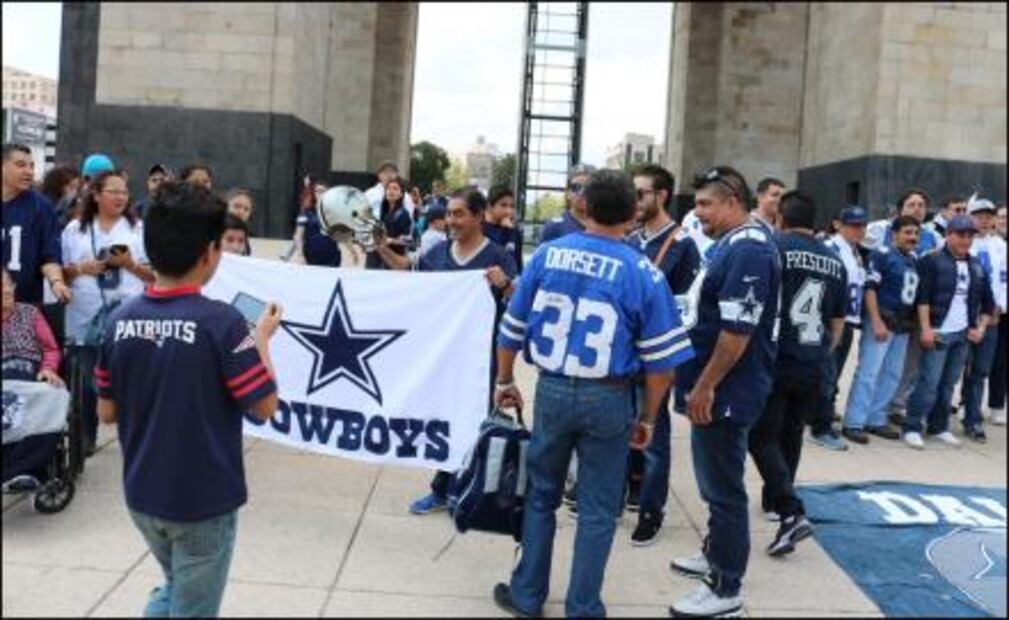 Aficionados de Dallas Cowboys se toman la foto anual