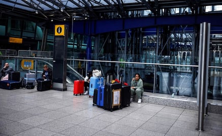 Aeropuerto de Heathrow: Pasajeros desesperados buscan vuelos alternativos; “no me importa el dinero, sólo necesito tomar un vuelo”