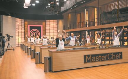 Celebridades dejan el escenario y toman las ollas en "MasterChef"