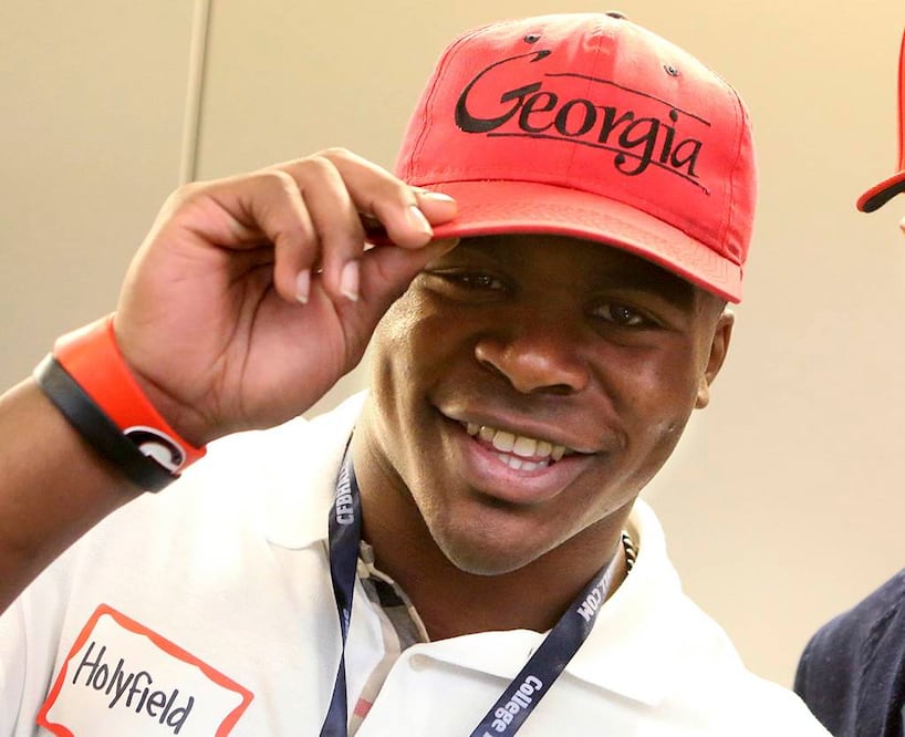 Arrestan a hijo de Holyfield por posesión de marihuana 