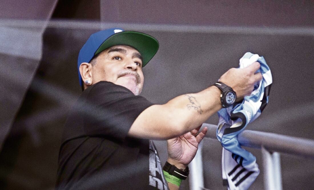 Maradona recibió la noticia en Zagreb, donde asistió a la Copa Davis. (FOTO: ANTONIO BAT. EFE)