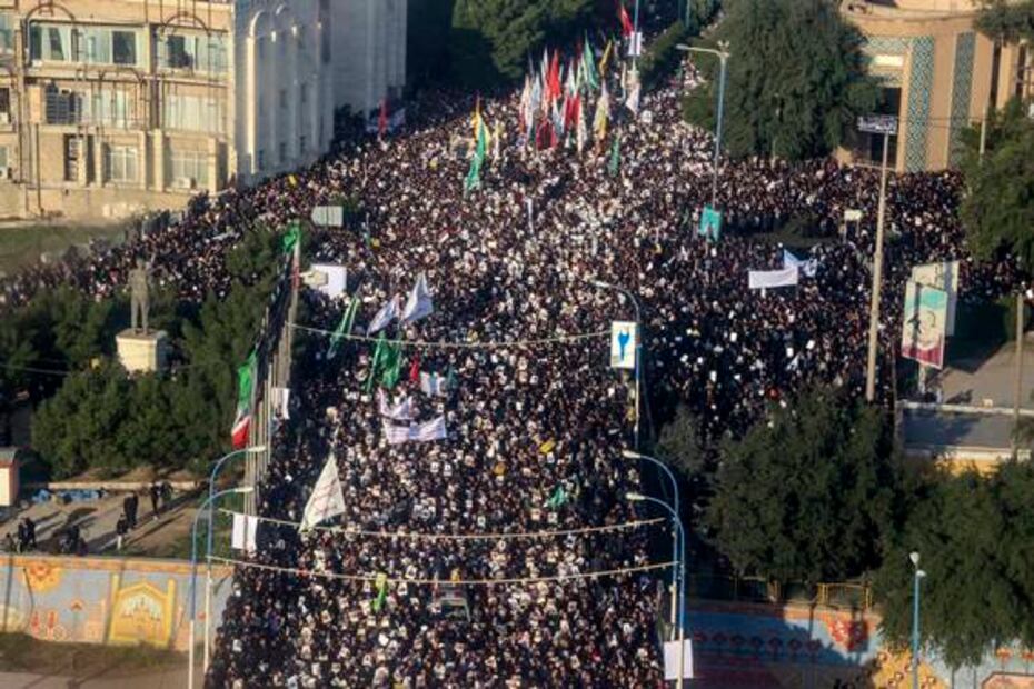 Miles de personas acuden a funeral del general iraní Qasem Soleimani