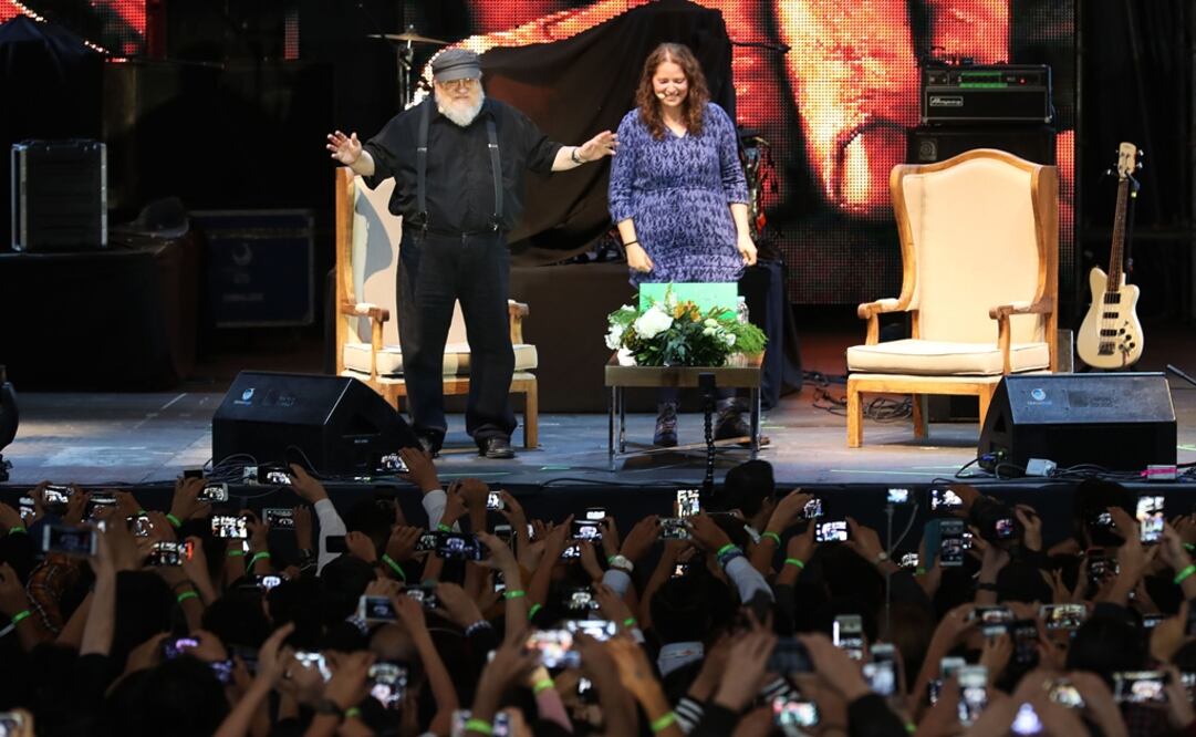 El escritor estadounidense George R.R. Martin se presetó en la explanada de la Feria Internacional de la FIL de Guadalajara. Foto: Juan Carlos Reyes García / EL UNIVERSAL
