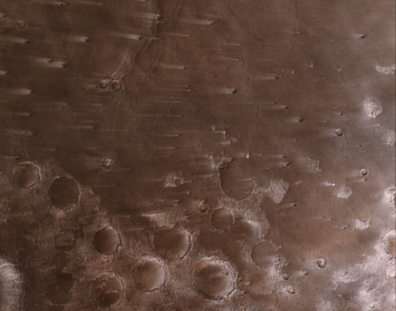 Vetas de viento de 50 km en Syrtis Major. Foto: NASA