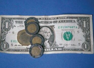 Dólar repunta 13 centavos ante disparo de misiles de EU a Siria