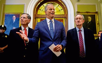 Senado aprueba plan de Trump; migrantes, los más golpeados