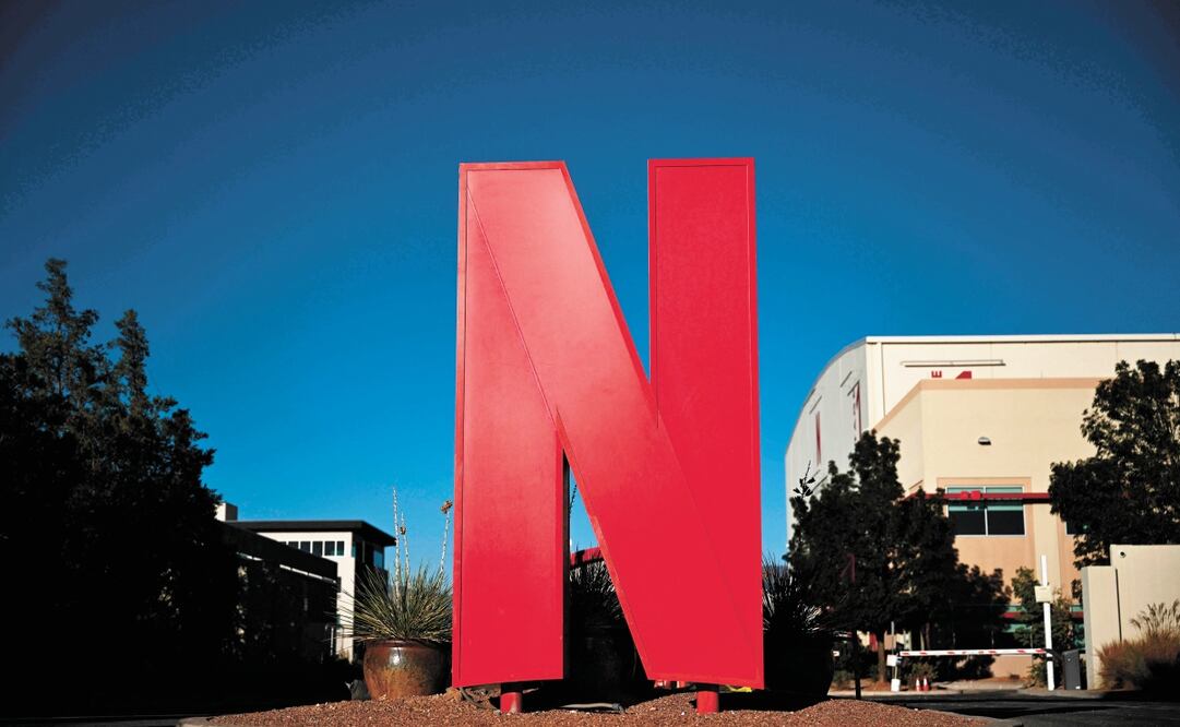 Netflix prevé ingresos para todo 2025 de hasta 45 mil 200 mdd. Foto: Patrick T. Fallon / AFP