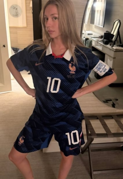 Ester Expósito con el uniforme de la selección francesa.
Foto: Instagram