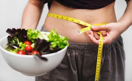 La vitamina que ayuda a quemar grasa abdominal, ¿en qué alimentos está?