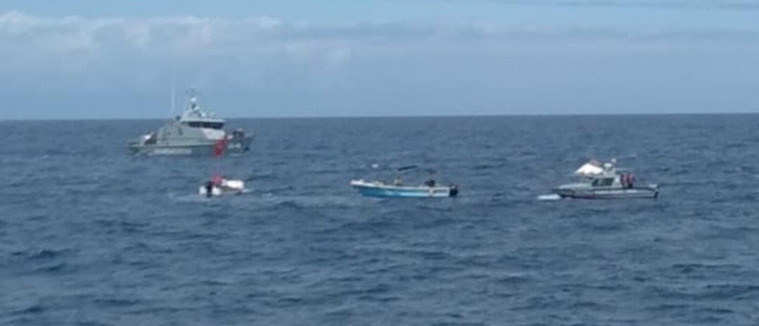 Para las operaciones de búsqueda y rescate se empleo el helicóptero naval HN-411 y la lancha Guardacosta "MARCHENA". Foto: Armada de Ecuador