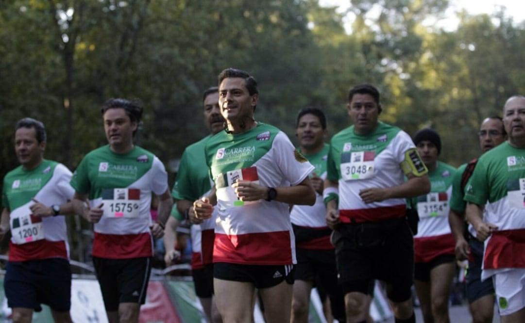 El presidente Enrique Peña Nieto compite en la quinta carrera Molino del Rey. 