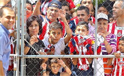 Exjugadores de las Chivas recuerdan convivencias con la afición
