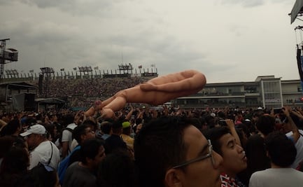 Se mete "intruso" en pleno concierto de Porter en el Vive Latino