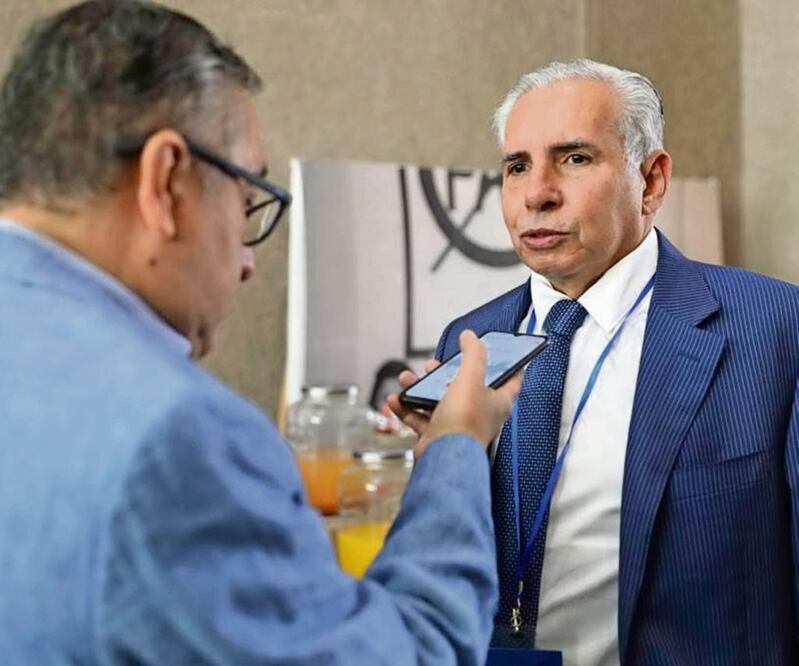 Enrique Naime recordó que la contratación de médicos cubanos en Venezuela derivó en la desaparición de instituciones públicas de salud y la salida del país de 7 millones de personas, muchas de ellas profesionistas, en busca de empleo. Foto: Especial