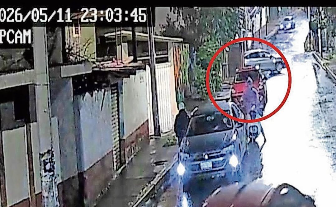 Al atacante regresó a un auto rojo y huyó junto con su cómplice. Foto: Especial