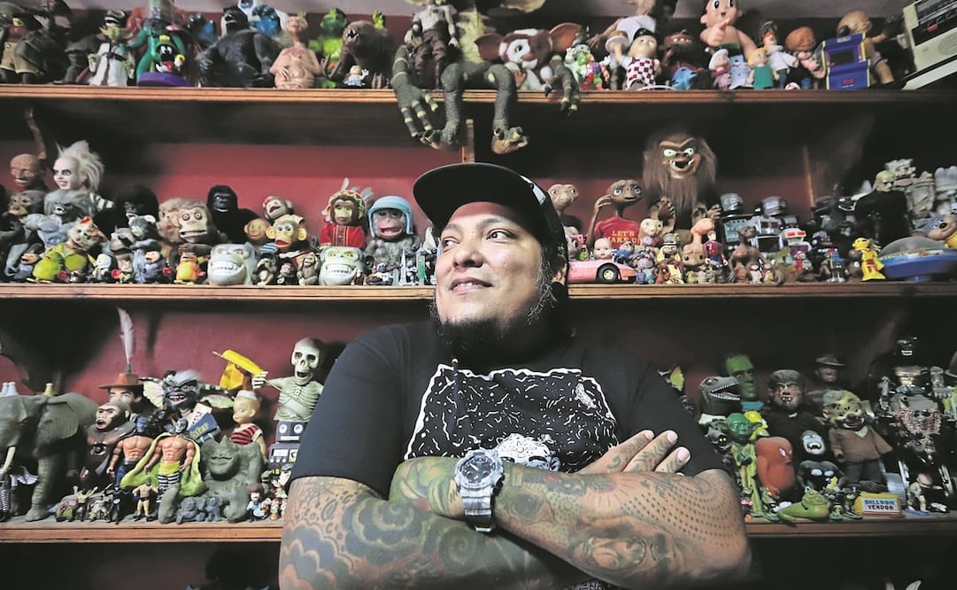 Iván Luna ve como herencia para su hijo la colección que hoy tiene; dice que enlistará el costo de cada figura.