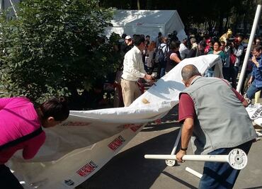 Padres de los 43 retiran plantón en Chivatito