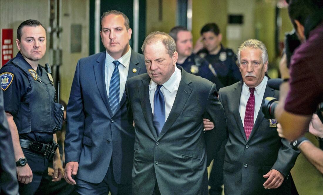Harvey llegó con las manos esposadas (BRENDAN MCDERMID. REUTERS)