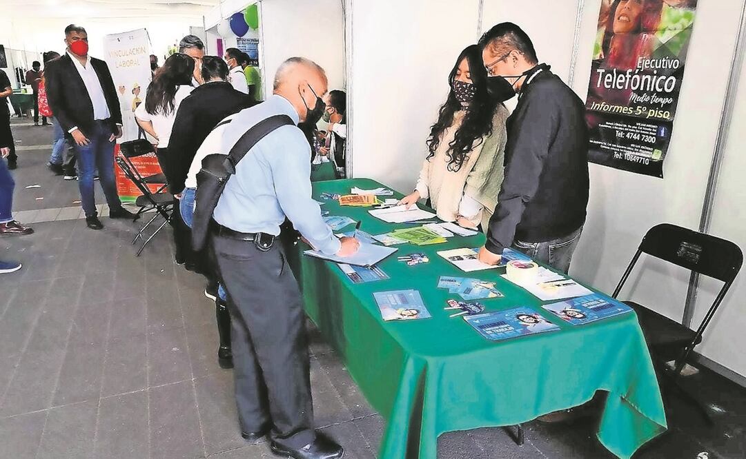 Con mayor productividad, las alzas salariales podrán ser absorbidas sin impactar costos de producción, opina Banxico. Foto: Archivo / EL UNIVERSAL