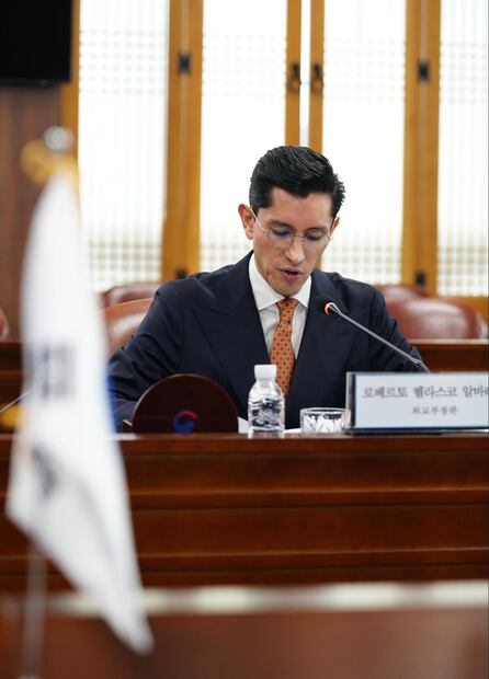 El canciller Roberto Velasco Álvarez en gira de trabajo en Seúl. Foto: SRE