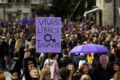 ¿Por qué las feministas usan el color morado? ¿Y el rosa?