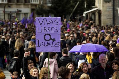 ¿Por qué las feministas usan el color morado? ¿Y el rosa?