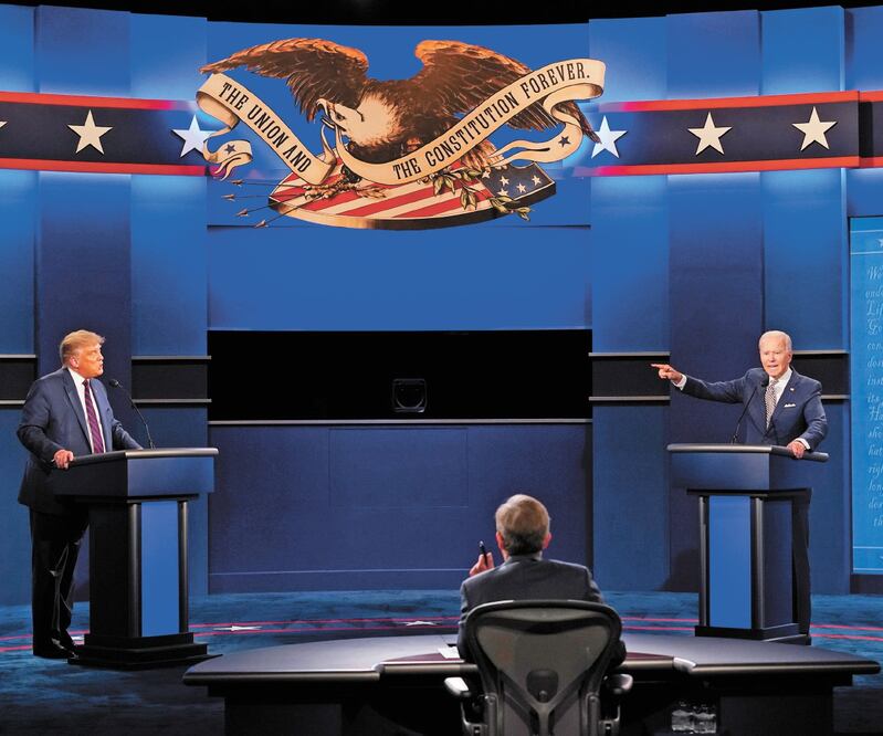 El presidente estadounidense, Donald Trump, y el candidato demócrata a la Casa Blanca, Joe Biden, ayer durante el primer debate presidencial en la Case Western Reserve University y la Cleveland Clinic en Cleveland, Ohio. PATRICK SEMANSKY. AP