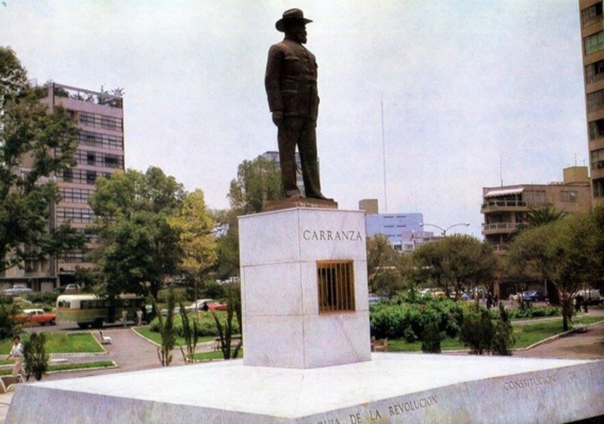La estatua masculina que escandalizó por su desnudez