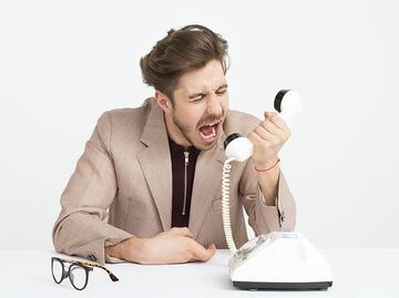 ¿Cómo operan los "montadeudas", las extorsiones desde call centers?