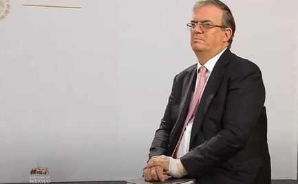 Reportera de la mañanera reclama a Ebrard falta de entrega de currículums de cónsules