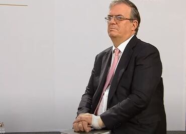 Reportera de la mañanera reclama a Ebrard falta de entrega de currículums de cónsules